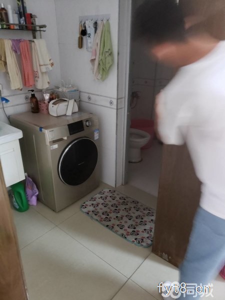 金碧华庭 一楼带院 93.8平方 装修好的 只要60万